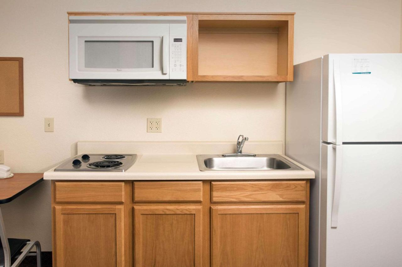 Woodspring Suites Midland Eksteriør bilde
