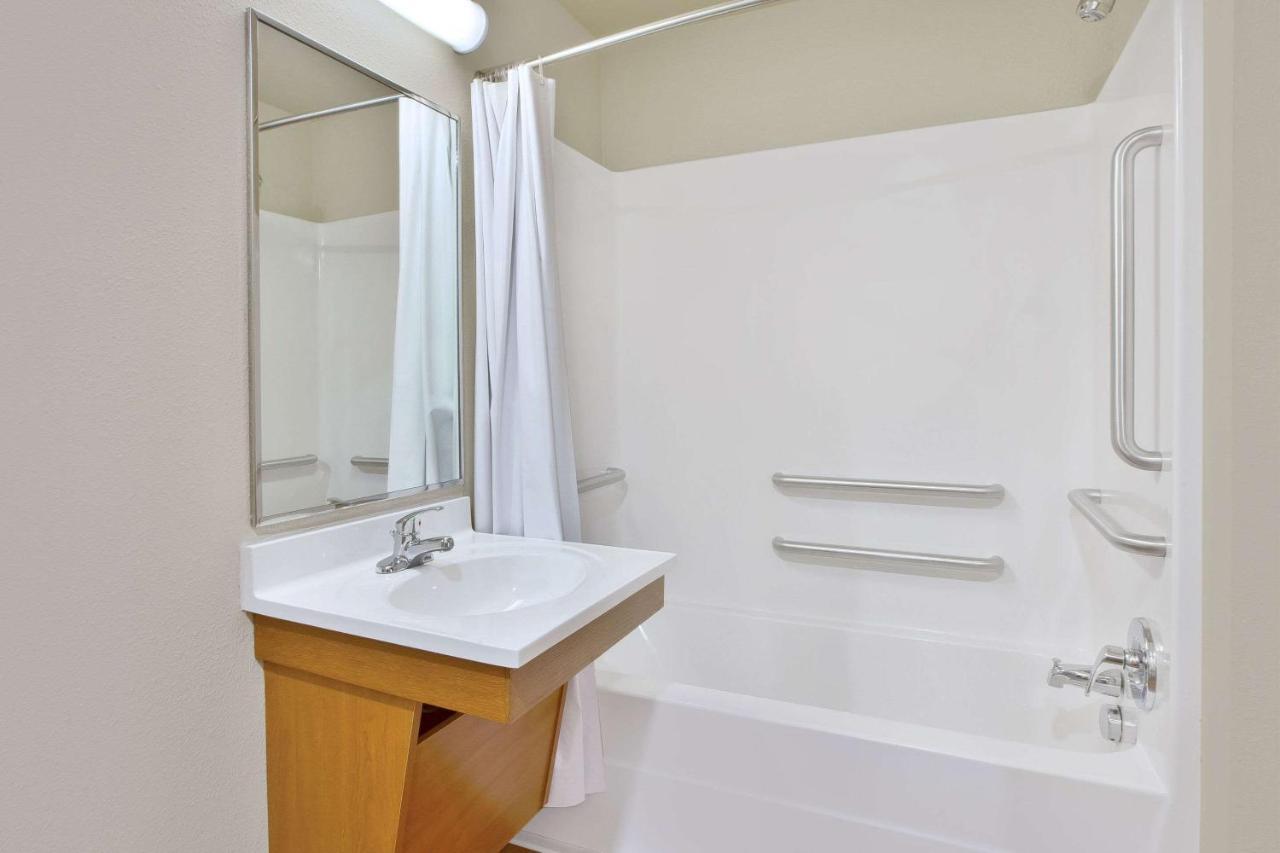 Woodspring Suites Midland Eksteriør bilde