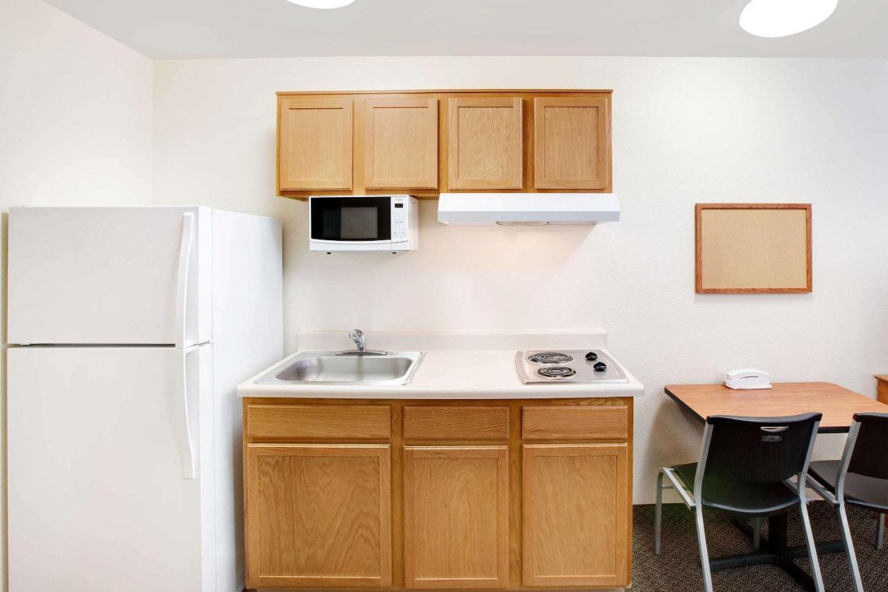 Woodspring Suites Midland Eksteriør bilde