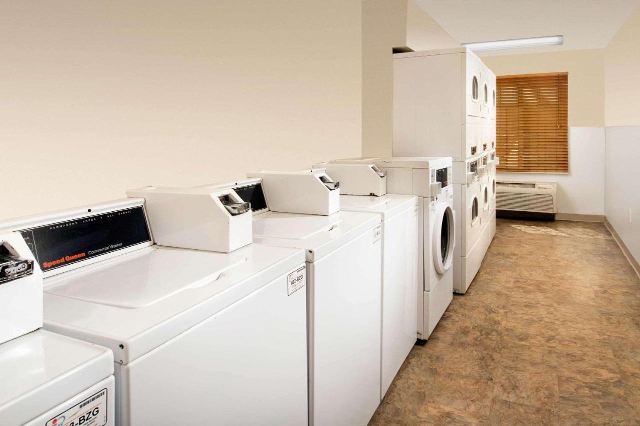 Woodspring Suites Midland Eksteriør bilde