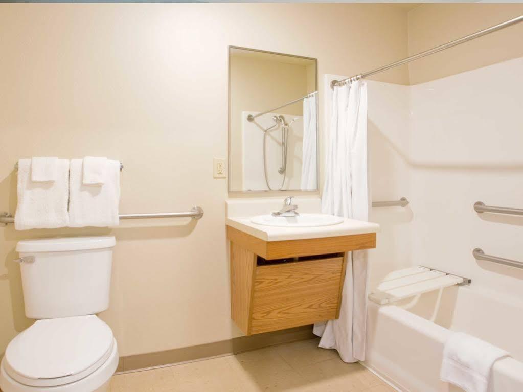 Woodspring Suites Midland Eksteriør bilde