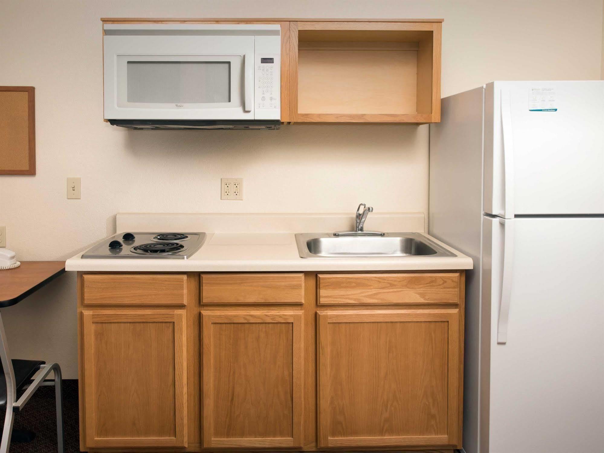 Woodspring Suites Midland Eksteriør bilde