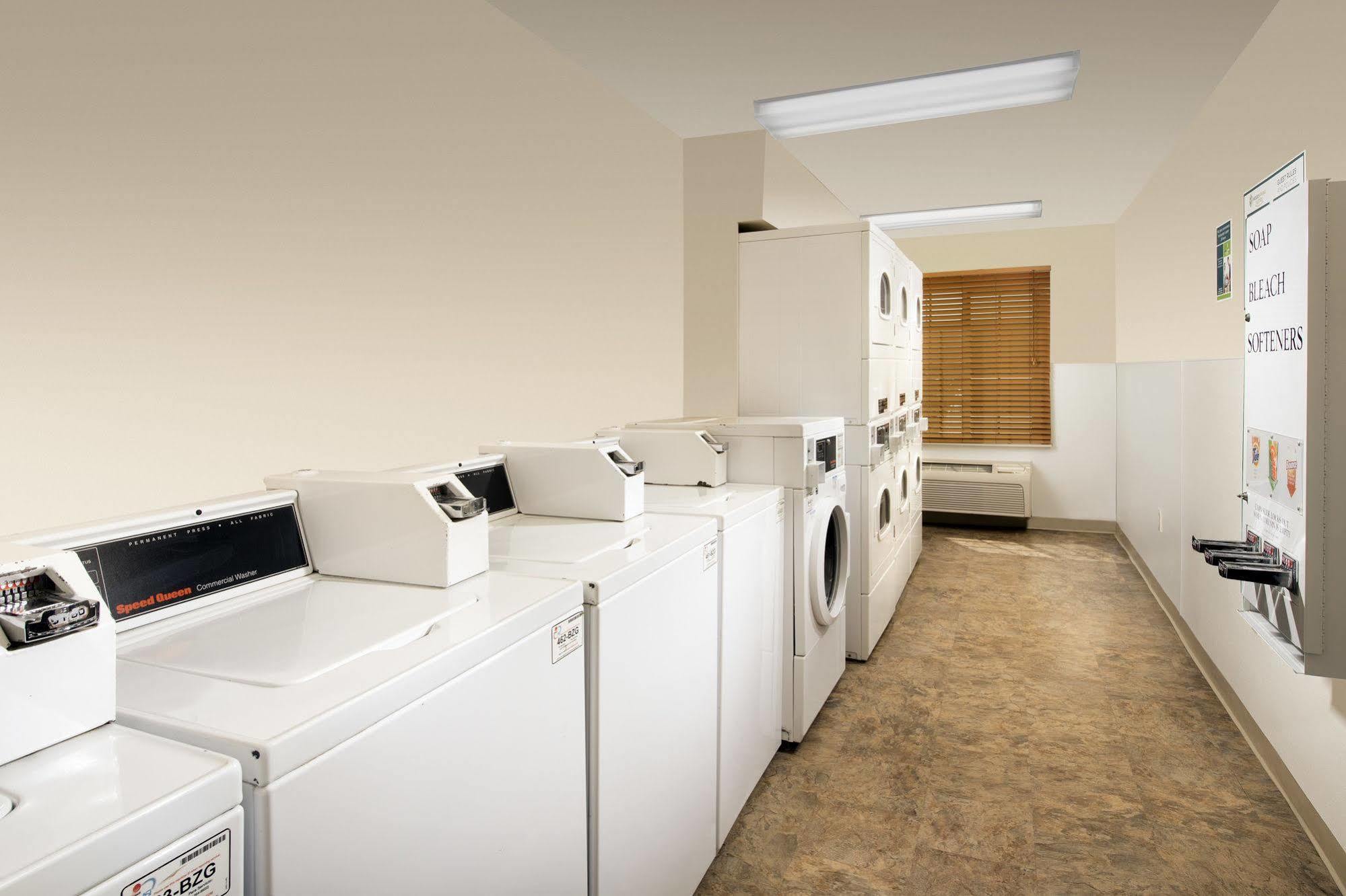 Woodspring Suites Midland Eksteriør bilde