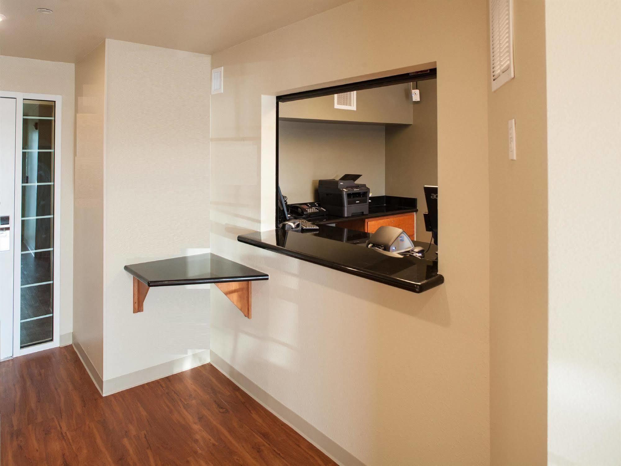 Woodspring Suites Midland Eksteriør bilde